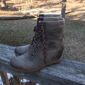 Sorel Wedge Boots - Joan of Arc - 9.5